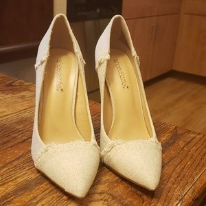 Cream Linen Pump